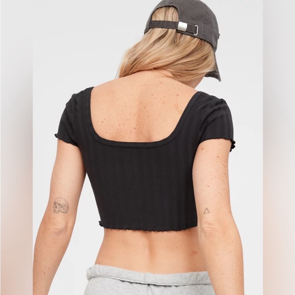 Aerie offline S NWT BLACK SCALLOPED EDGES WIDE RIBBED SQUARE NECK CROP T… - Picture 2 of 6